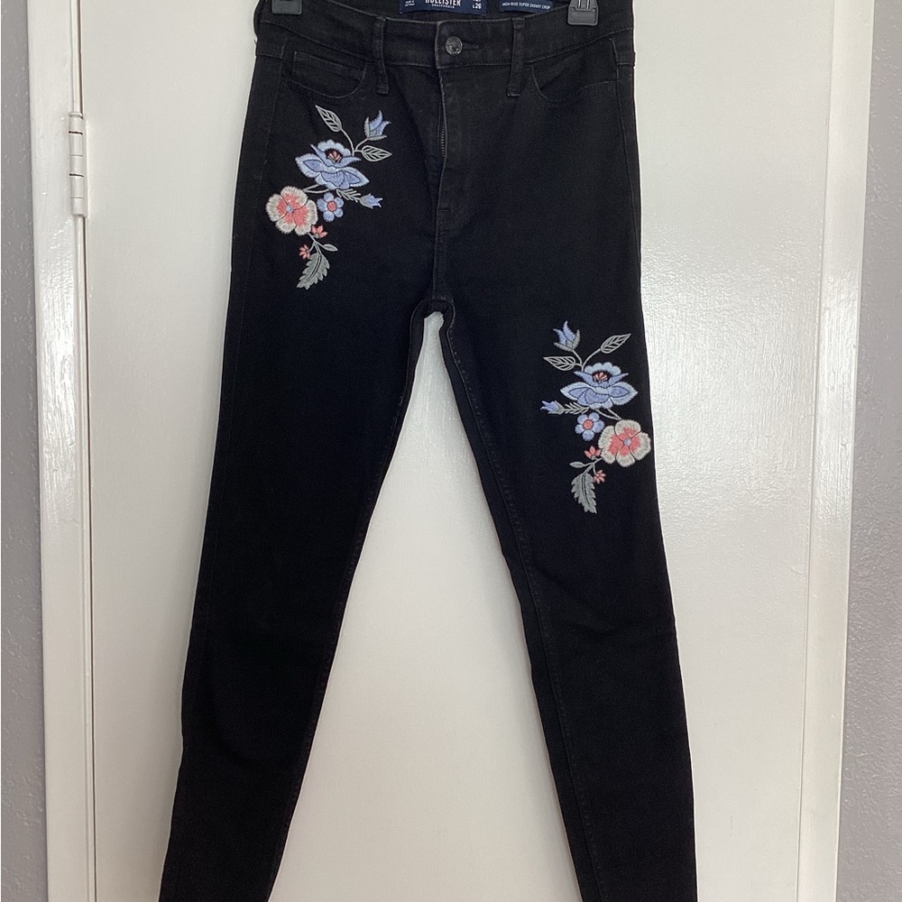 Hollister Floral Embroidered Black Jeans for women high rise super skinny